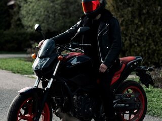 2017 Honda NC 750S, красный, 580000 рублей, вид 1