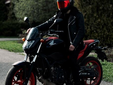 2017 Honda NC 750S, красный, 580000 рублей, вид 1
