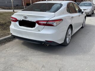 2019 Toyota Camry VIII (XV70), белый, 3900000 рублей, вид 3