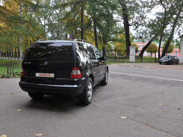 2002 Mercedes-Benz M-Класс 320 I (W163) Рестайлинг, чёрный - вид 4