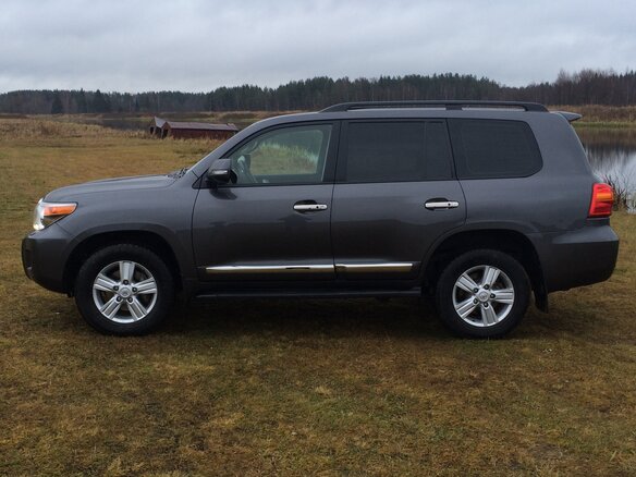 2012 Toyota Land Cruiser 200 Series Рестайлинг 1, серый, 4000000 рублей - вид 6
