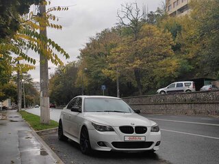 2009 BMW 5 серии 535i V (E60/E61) Рестайлинг, белый, 1500000 рублей, вид 4
