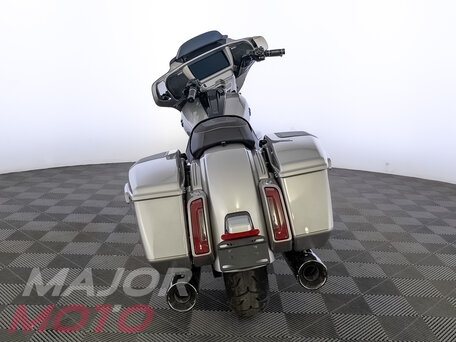 2023 Harley-Davidson CVO Street Glide, серебристый, 3949000 рублей, вид 2