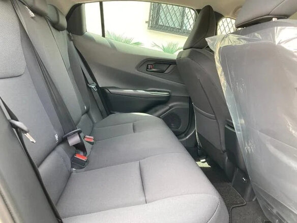 2025 Toyota Prius V (XW60), серебристый, 3300000 рублей - вид 11