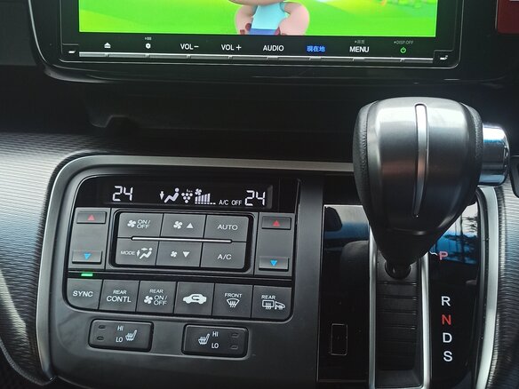 2018 Honda Stepwgn Spada V Рестайлинг, белый, 2390000 рублей - вид 12
