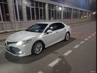 2018 Toyota Camry VIII (XV70), белый, 2700000 рублей, вид 2