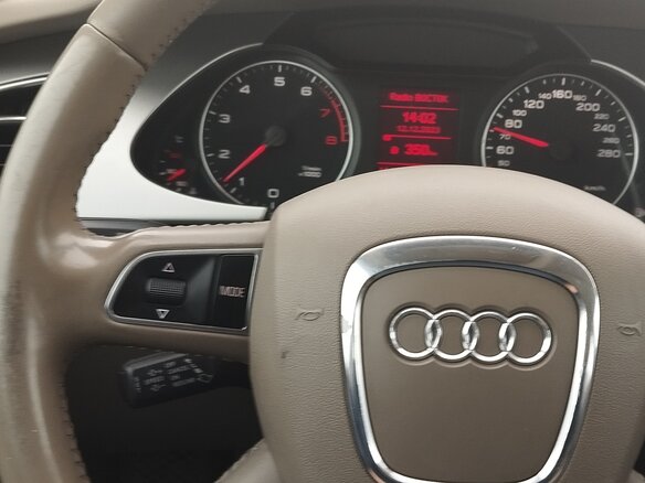 2010 Audi A4 IV (B8), белый, 1000000 рублей - вид 3