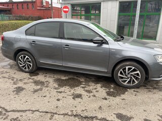 2018 Volkswagen Jetta VI Рестайлинг, серый, 1650000 рублей, вид 2