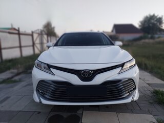 2018 Toyota Camry VIII (XV70), белый, 3000000 рублей, вид 2