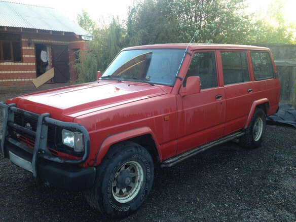 1992 Nissan Patrol III (K160, K260), красный - вид 2