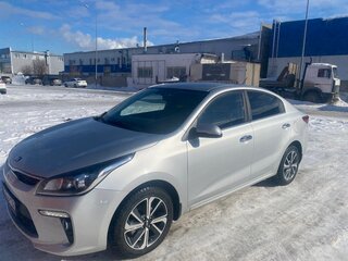 2018 Kia Rio IV, серебристый, 1500000 рублей, вид 3