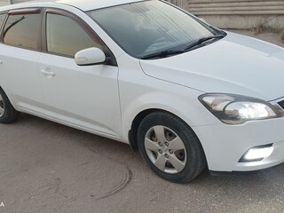 2011 Kia Ceed I Рестайлинг, белый, 810000 рублей, вид 2