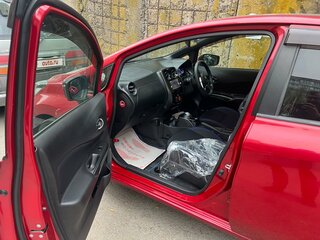 2018 Nissan Note e-Power II Рестайлинг, красный, 1520000 рублей, вид 3
