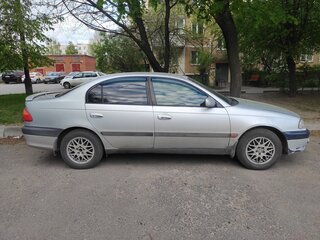 2000 Toyota Avensis I Рестайлинг, серебристый, 300000 рублей, вид 2