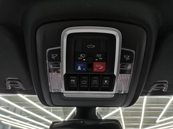 2019 Ram 1500 Crew Cab V, чёрный - вид 18