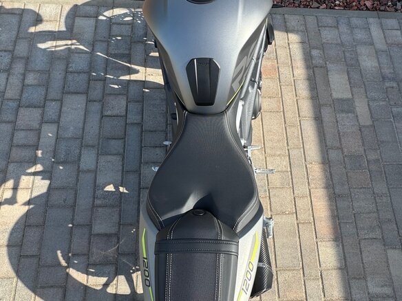 2022 Triumph Speed Triple, серый, 2000000 рублей - вид 7