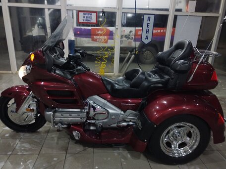 2005 Honda GL 1800 Gold Wing, красный, 2250000 рублей, вид 3