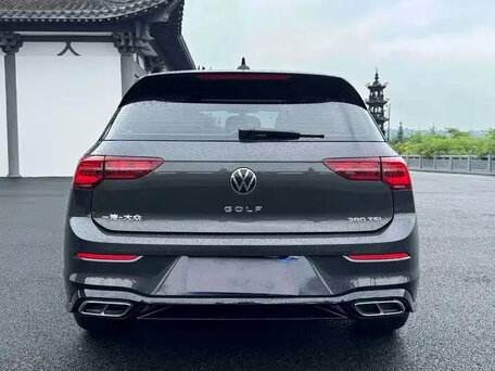 2023 Volkswagen Golf VIII, чёрный, 1860000 рублей, вид 5
