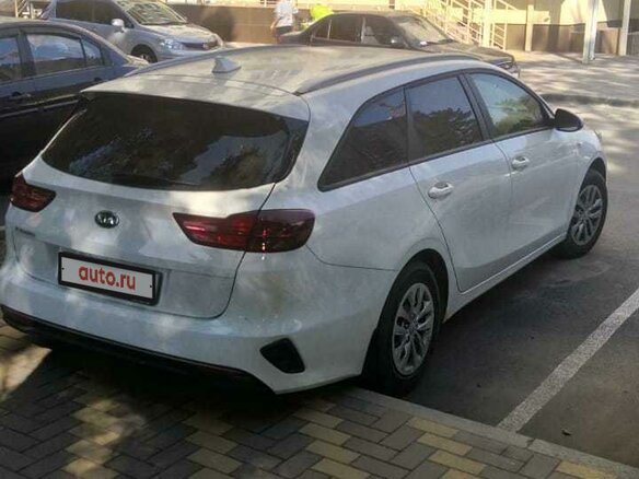 2019 Kia Ceed III, белый, 2000000 рублей - вид 2