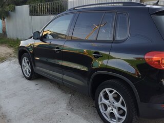2014 Volkswagen Tiguan I Рестайлинг, чёрный, 980000 рублей, вид 4
