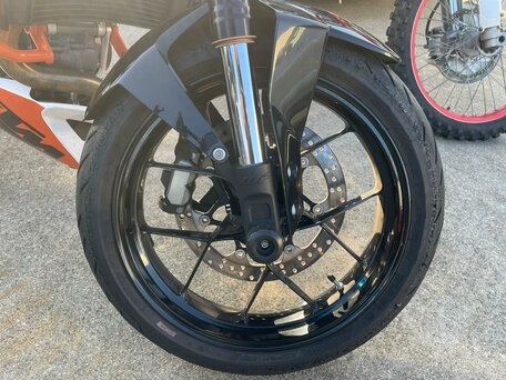 2014 KTM 690 Duke R, белый, 670000 рублей, вид 3