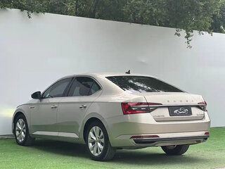 2022 Skoda Superb III Рестайлинг, бежевый, 1850000 рублей, вид 5