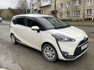 2018 Toyota Sienta II, белый, 1510000 рублей, вид 3