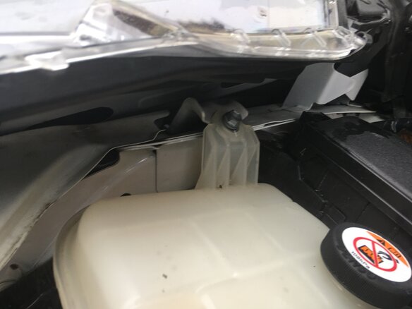 2019 Toyota Prius IV Рестайлинг (XW50), белый, 1799000 рублей - вид 4