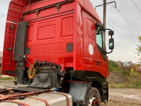 2002 Iveco Stralis, красный, 1120000 рублей - вид 6