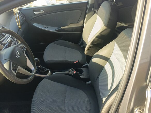 2014 Hyundai Solaris I, серый, 800000 рублей - вид 4