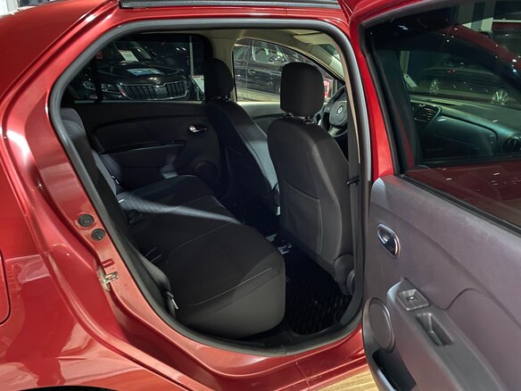 2014 Renault Logan II, красный - вид 19