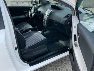 2008 Toyota Yaris Multimode II, белый, 500000 рублей, вид 4