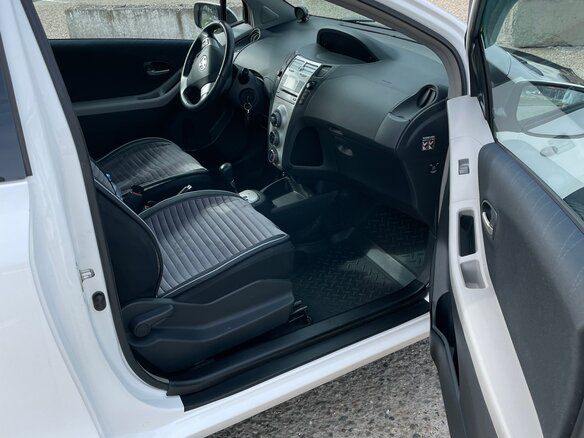 2008 Toyota Yaris Multimode II, белый, 500000 рублей - вид 3