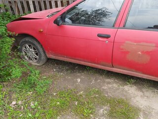 1997 Nissan Almera I (N15), красный, 30000 рублей, вид 2