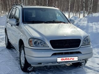 2000 Mercedes-Benz M-Класс 320 I (W163), серебристый, 750000 рублей, вид 3