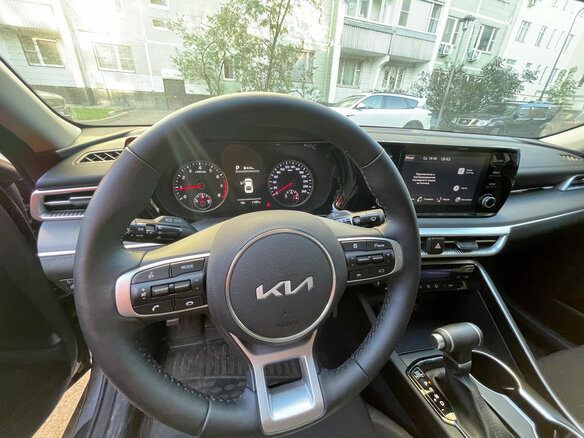 2024 Kia K5 III, серый, 3740000 рублей - вид 11