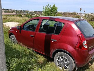 2011 Renault Sandero I, красный, 295000 рублей, вид 2