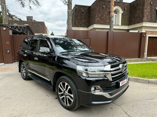 2019 Toyota Land Cruiser 200 Series Рестайлинг 2, чёрный, 8350000 рублей, вид 3