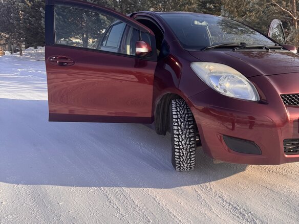 2010 Toyota Vitz II (XP90), красный, 845000 рублей