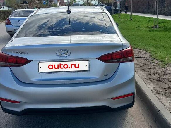 2018 Hyundai Solaris II, серебристый, 1235000 рублей - вид 3