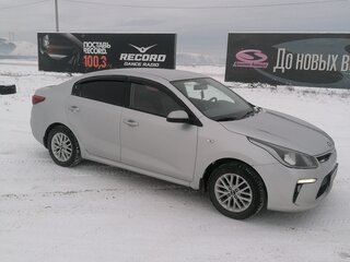 2018 Kia Rio IV, серебристый, 1250000 рублей, вид 2