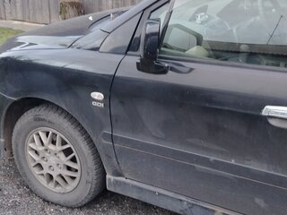 1999 Mitsubishi Chariot Grandis III, чёрный, 450000 рублей, вид 3
