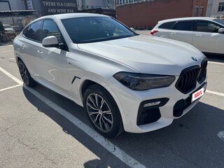 2021 BMW X6 40i III (G06), белый, 6690000 рублей, вид 3