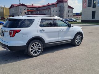2017 Ford Explorer V Рестайлинг, белый, 2950000 рублей, вид 4
