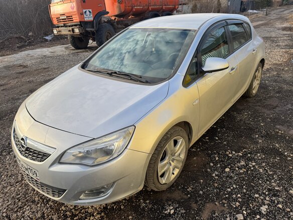 2012 Opel Astra J Рестайлинг, серебристый, 550000 рублей - вид 5