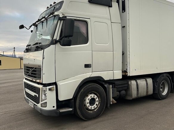 2010 Volvo FH, белый, 6100000 рублей - вид 1