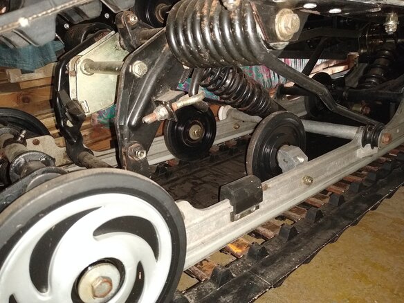 2004 Polaris Widetrak LX, красный - вид 6