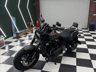 2018 Harley-Davidson Fat Bob, серый, 1790000 рублей, вид 2