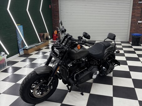 2018 Harley-Davidson Fat Bob, серый, 1790000 рублей, вид 2