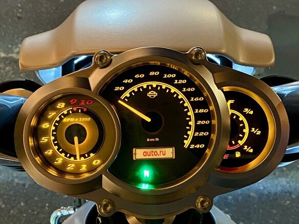 2013 Harley-Davidson V-Rod Muscle, белый, 5100000 рублей - вид 17